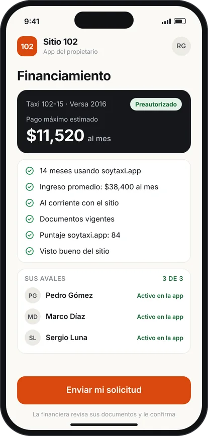 Solicitud de financiamiento en la app: requisitos cumplidos, avales y revisión de la financiera.